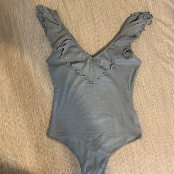 Wilfred by Aritzia blue ruffled bodysuit - Picture 2 of 5
